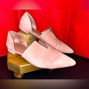 VINCE Women’s Sz 7.5 Soft Pink Suede Pointed Toe Flats. Very good condition